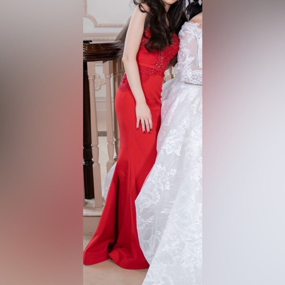 Red evening dress and shawl - Picture 4 of 11